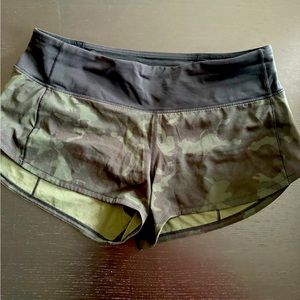 Camo Lululemon size 6 shorts